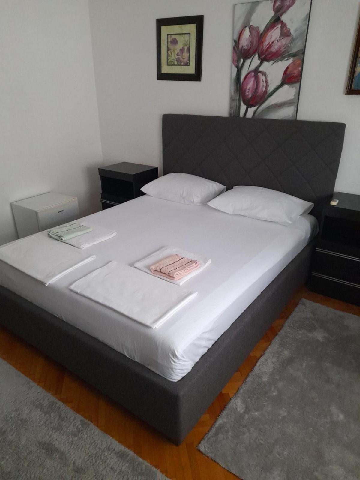Anita Guest House Тиват Екстериор снимка