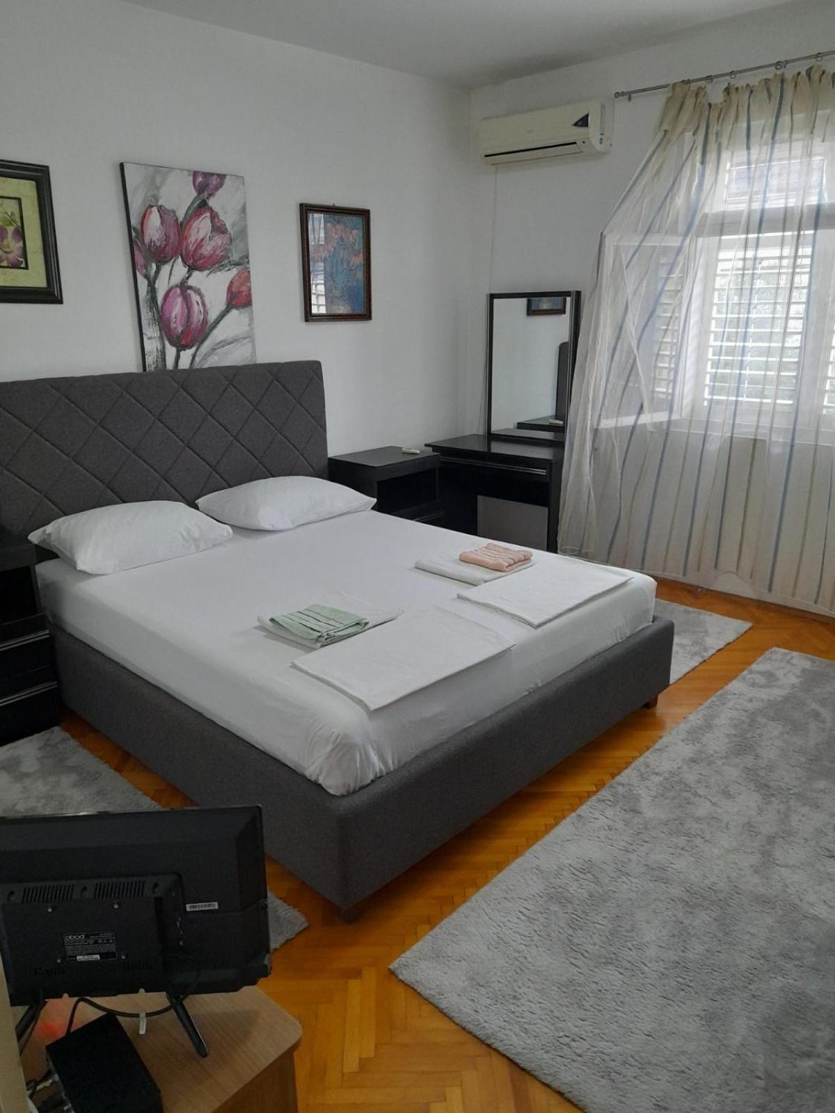 Anita Guest House Тиват Екстериор снимка