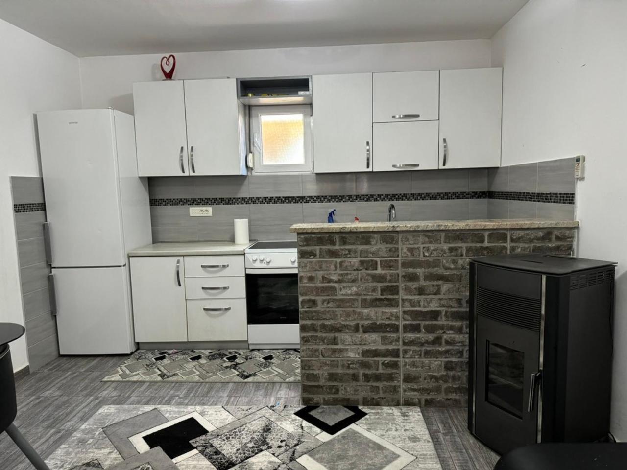 Anita Guest House Тиват Екстериор снимка