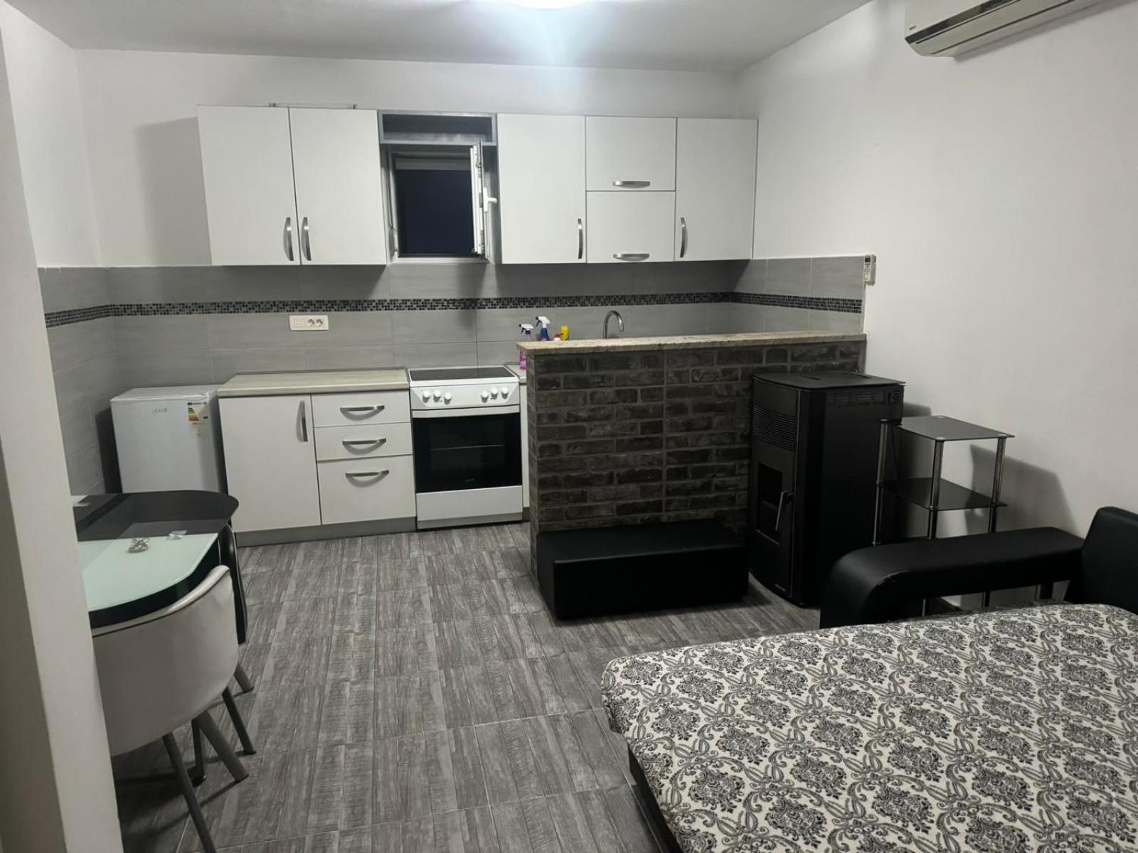 Anita Guest House Тиват Екстериор снимка